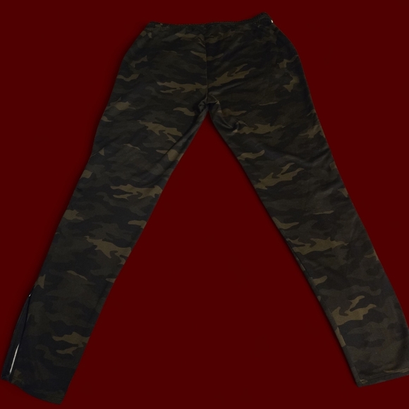 Victoria's Secret Camo Leggings with Side Stripe - Picture 2 of 3